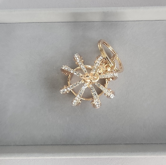 NWOT 3D Gold Crown keychain - Picture 3 of 3